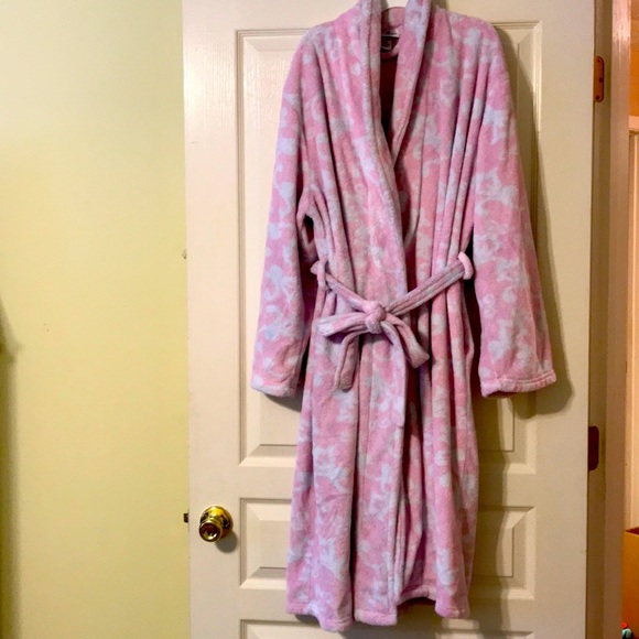 Fluffy Robe - Picture 2 of 6